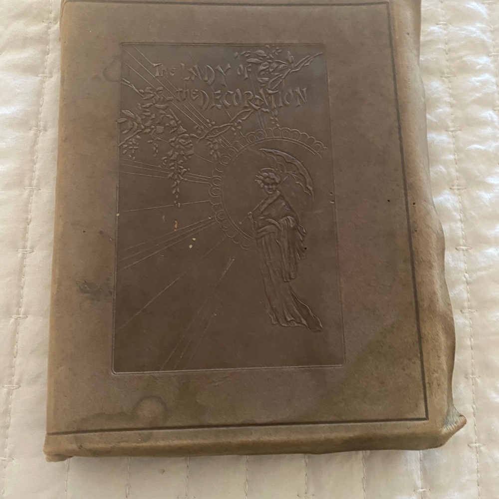 The Lady of the Decoration Illustrated Book